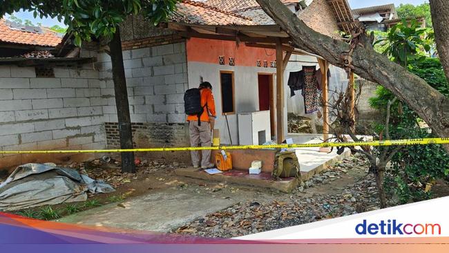 Densus 88 Sita Bahan Peledak dari Rumah Terduga Teroris di Karawang