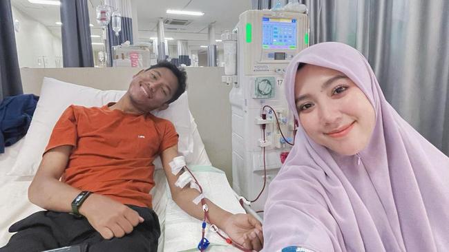 Cerita Riri Robinai Setia 9 Th Dampingi Suami Berobat Gagal Ginjal