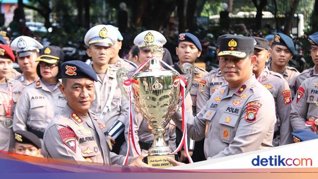 Polda Metro Beri Penghargaan 11 Personel Juara Judo Kapolri Cup 2024