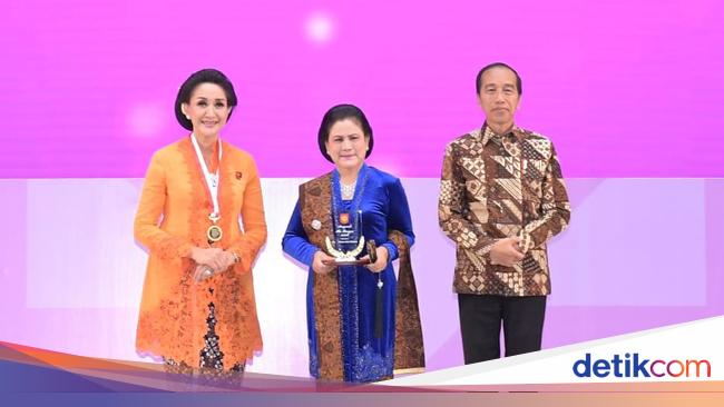 Puncak Hari Kebaya Nasional, Iriana Jokowi Dianugerahi Ibu Bangsa