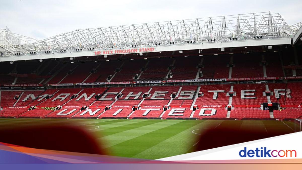 Hiih! Fans Sunderland Tangkap Tikus di Old Trafford