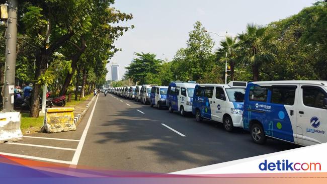 Duduk Perkara Demo Sopir Jaklingko hingga Parkir Angkot di Balai Kota