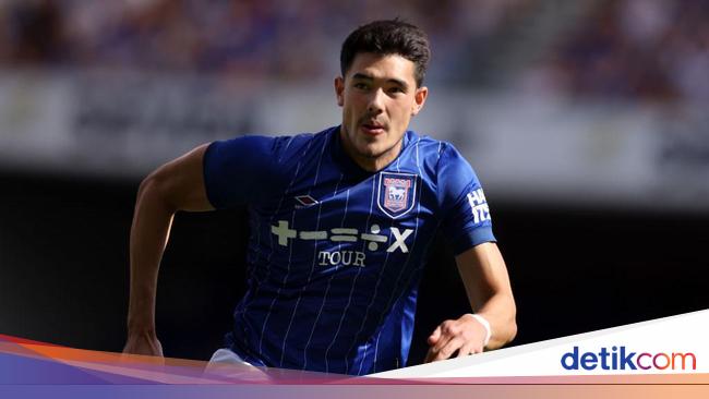 Nomor Skuad Ipswich Town: Elkan Baggott 25, Ed Sheeran 17