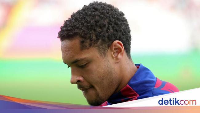 Vitor Roque Menuju Pintu Keluar Barcelona