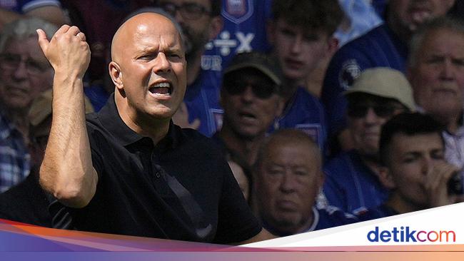 Bedanya Slot sama Klopp Menurut Gakpo