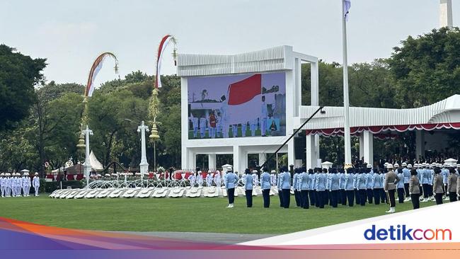 Momen Para Tamu Tepuk Tangan Saat Prabowo Muncul di Videotron Istana Merdeka