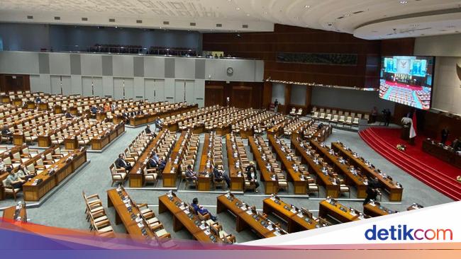 Belum Kuorum, Rapat Paripurna DPR Sahkan Revisi UU Pilkada Ditunda 30 Menit