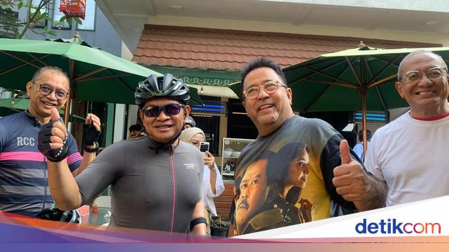 Pramono Anung Mampir ke Warung Si Doel di Jaksel Usai Gowes 70 Km