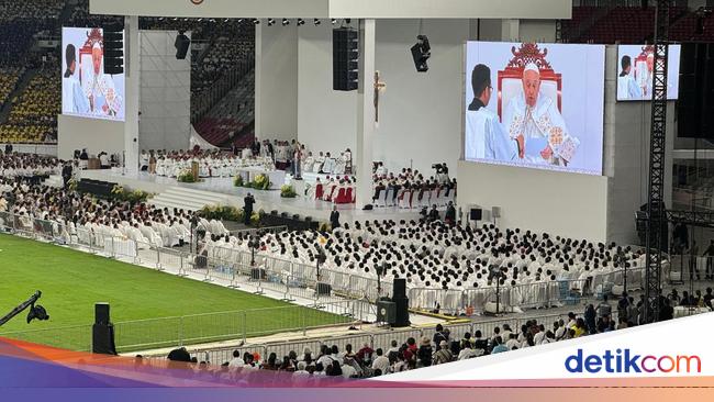 Haru Marlin Hujan Berhenti Saat Doa Bersama Misa Paus Fransiskus di GBK