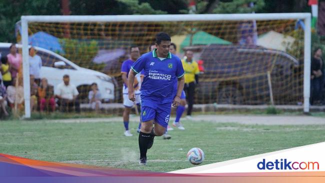 Buka Turnamen Sepak Bola Korpri Se-Sumut, Bobby Disambut Warga Samosir