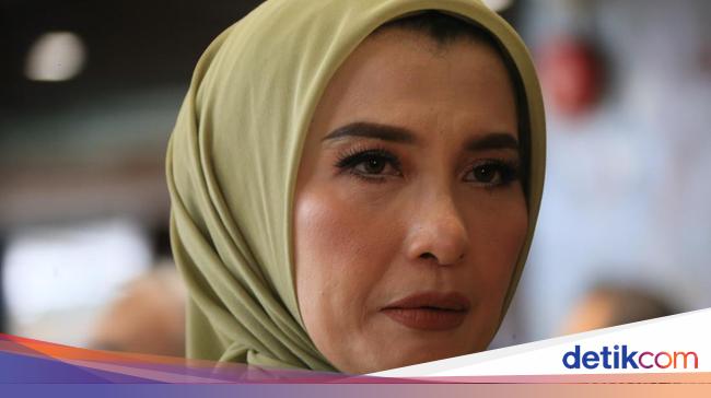 potret-deretan-artis-yang-dilantik-jadi-anggota-dewan-2_169