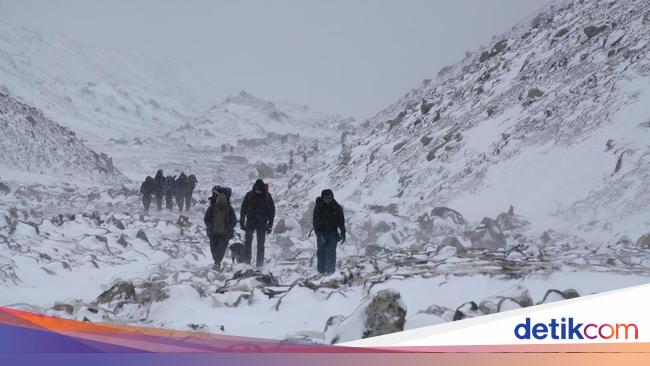 Kisah Penemuan Potongan Kaki Andrew Irvine Usai 100 Tahun Hilang di Everest