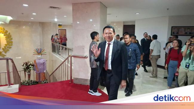 Ahok Kritik Nama RK-Suswono Disebut Duluan saat Acara Pelantikan DPRD DKI