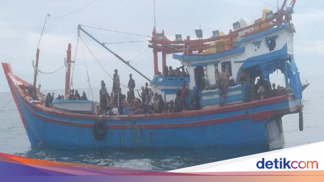 Kapal Ditumpangi Imigran Rohingya Terombang-ambing di Perairan Aceh Selatan
