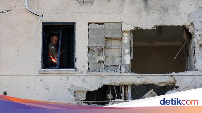 Israel Sebut 160 Roket Diluncurkan dari Lebanon