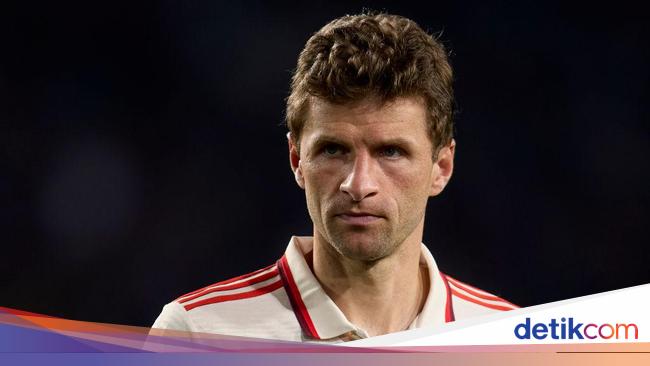 Ekspresi Tegang Thomas Mueller Lihat Bayern Munich Dibantai Barcelona