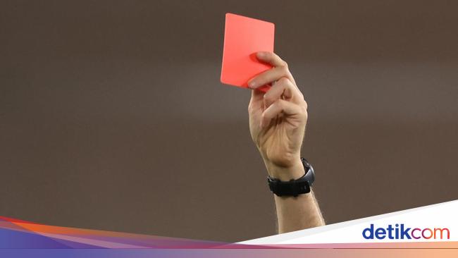 Momen Viral di Liga Brasil: 3 Detik Main, Langsung Kartu Merah!