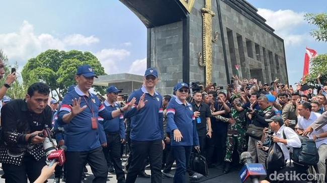 Anggota Kabinet Merah Putih Sempat Mendaki Lembah Tidar di Sela Retreat