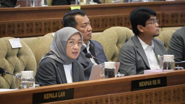 MenPAN Rini Paparkan Program 100 Hari Kerja di RDP Komisi II DPR RI