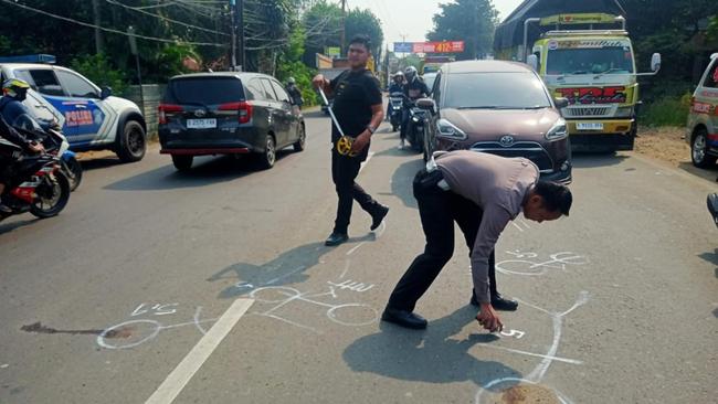 Pemotor Tabrak Pesepeda Sedang Nyeberang di Cileungsi, 2 Orang Terluka