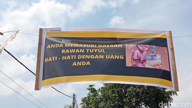 Heboh Warga di Jember Pasang Spanduk Rawan Tuyul, Klaim Duit Sering Hilang