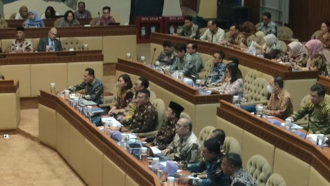 Canda Nusron Tak Ada Anggota Wanita di Komisi II DPR: Bosan Lihat Aria Bima