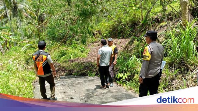 Hujan Deras Picu Tanah Longsor di Jembrana, Akses Jalan Warga Terputus