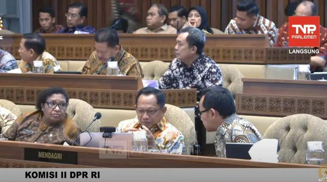 Momen Tito Ditegur gegara Ngobrol dengan Bima Arya di Rapat Komisi II DPR