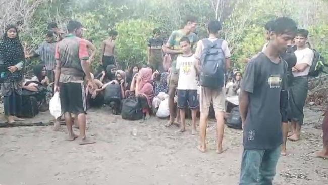 Puluhan Imigran Rohingya Mendarat di Aceh Timur, Sebagian Kabur