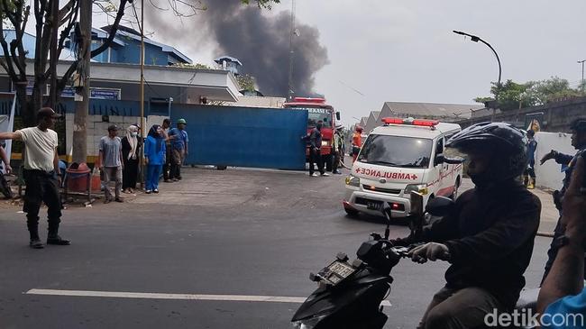 Kebakaran Pabrik di Kota Bekasi: 8 Orang Tewas, 4 Terluka