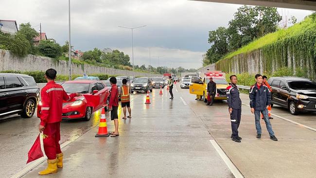 Tol Cinere-Serpong Macet Akibat Tanggul Tol di Km 35+200 Jebol