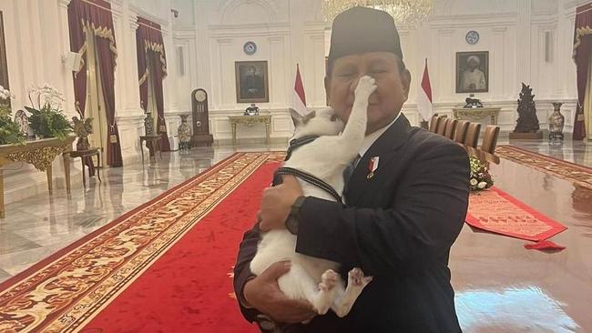 Cuma Bobby Kertanegara yang Berani Gigit Pipi dan Pencet Hidung Prabowo