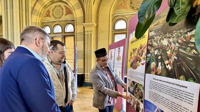 KBRI Kyiv Kenalkan Tradisi Kesenian hingga Wisata Indonesia Lewat Pameran