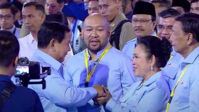 Momen Prabowo Salami Titiek dan Didit di Acara GSN Disambut Tepuk Tangan