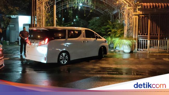 Prabowo Sambangi Rumah Jokowi di Solo Malam Ini