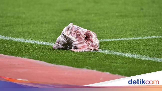 Duh, Fans Lempar Kepala Babi dalam Derby Paulista di Liga Brasil