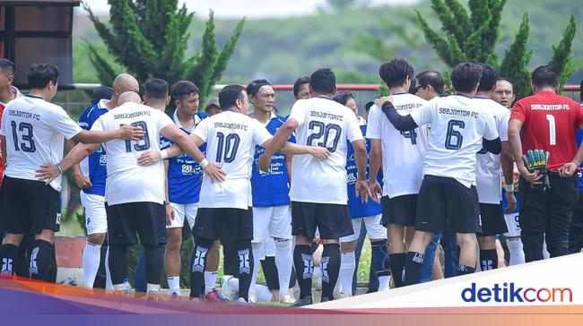 Bagaimana Rasanya Menjajal Legenda Persib?