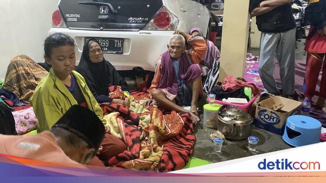 Banjir hingga Longsor Landa Sukabumi, Ratusan Warga Mengungsi