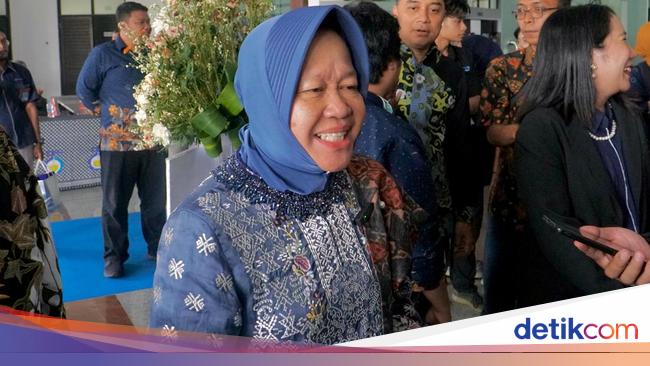 ITS Beri Risma dan Eri Cahyadi Penghargaan atas Kontribusi di Surabaya