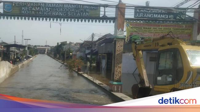 Perumahan di Tangsel Masih Terendam Banjir Akibat Tanggul Jebol