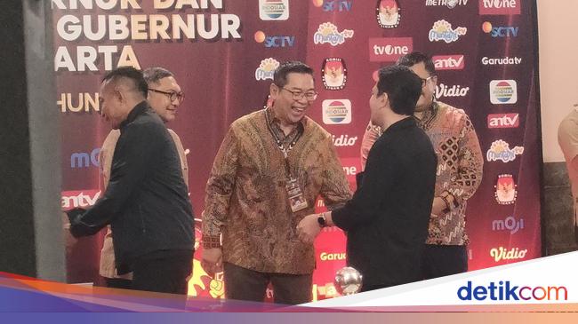 Berbaju Serba Hitam, Dharma Pongrekun-Kun Wardana Tiba di Arena Debat