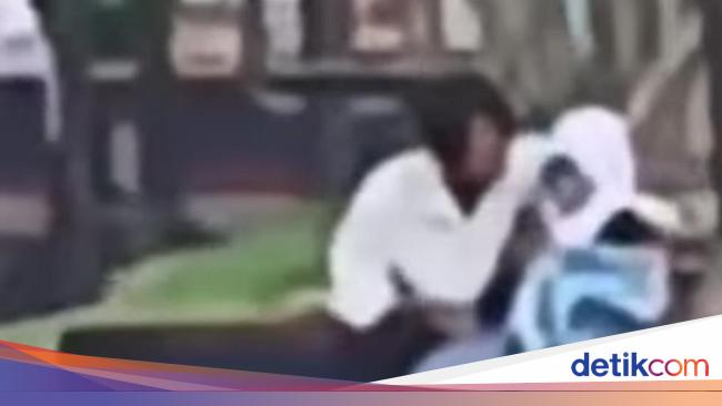 Satpol PP Amankan Sejoli Mesum di Alun-Alun Malang, Disanksi Wajib Lapor