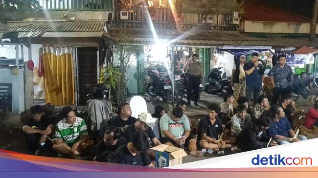 Polisi Gerebek Kampung Narkoba di Jalan Kunti Surabaya, 25 Orang Dibekuk