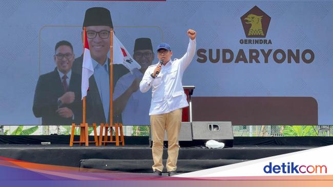 Kampanye Luthfi-Yasin Bareng Jokowi, Sudaryono Baca Pantun Semarang-Surabaya