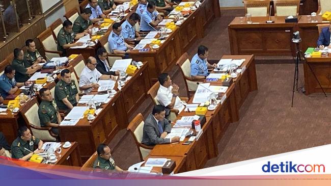 Komisi I DPR Rapat dengan Menhan hingga Panglima TNI