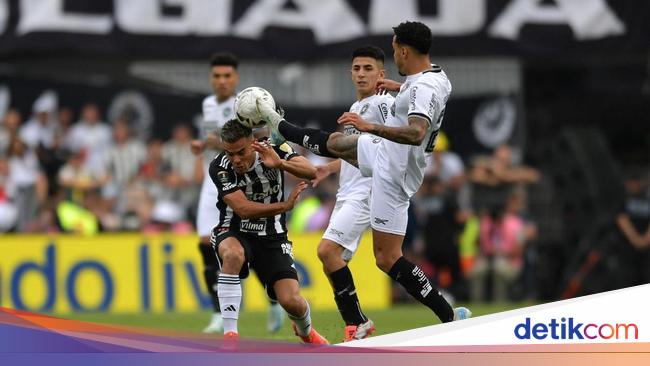 Momen Tendangan Kungfu di Menit Awal Final Copa Libertadores