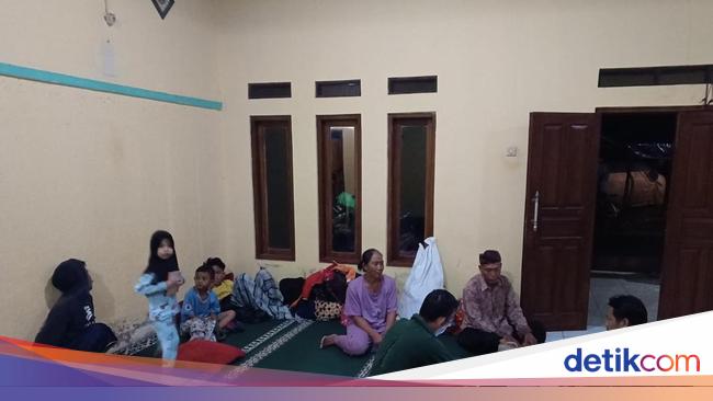 90 Warga Sukabumi Mengungsi Usai Rumah Rusak Akibat Pergerakan Tanah