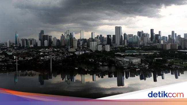 Pemprov Jakarta Sebar 3,2 Ton Garam Saat Modifikasi Cuaca Antisipasi Hujan