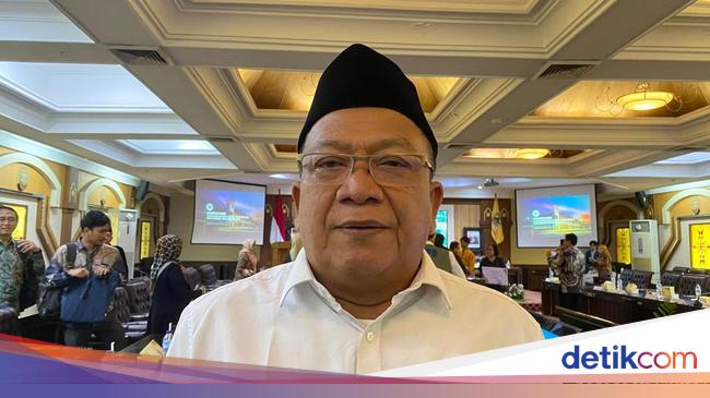 wakil-ketua-komisi-viii-dpr-abdul-wachid-di-kantor-gubernur-jateng-kecamatan-semarang-selatan-jumat-6122024-2_169