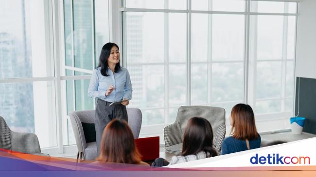 ilustrasi wanita memberi pidato
